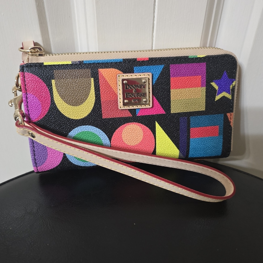 Dooney & Bourke Black Multicolor Geometric Wristlet